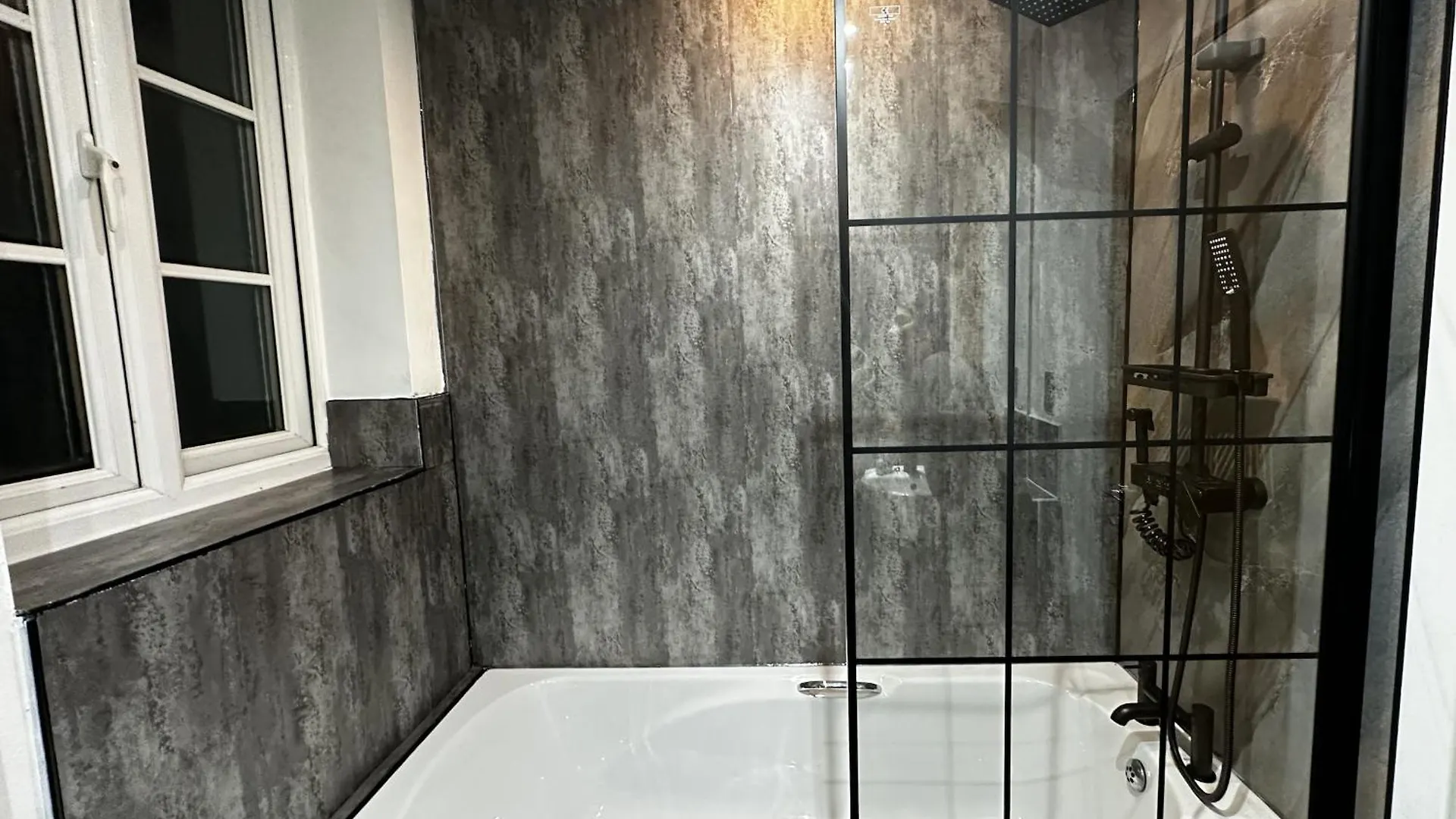 Nottingham City Centre 3 Bed Luxury Apartment 0*,  Reino Unido