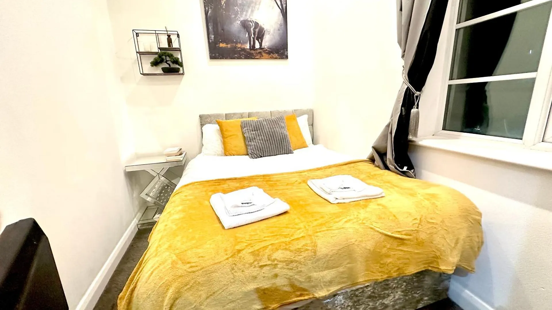 Nottingham City Centre 3 Bed Luxury Apartment 0*,